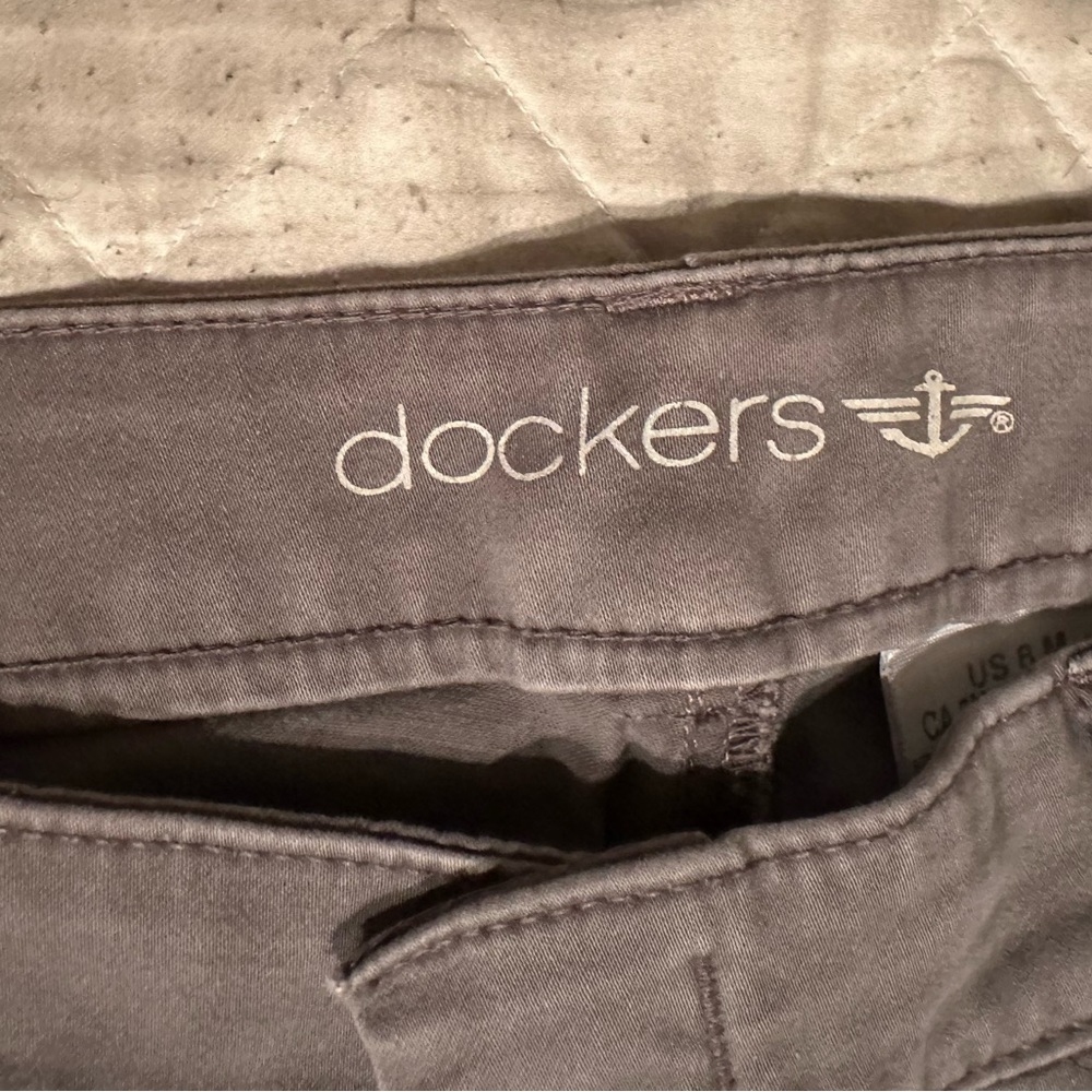 Women’s Dockers gray khaki- Hello Smooth- Size- 8M- straight leg!Great condition - Picture 3 of 11